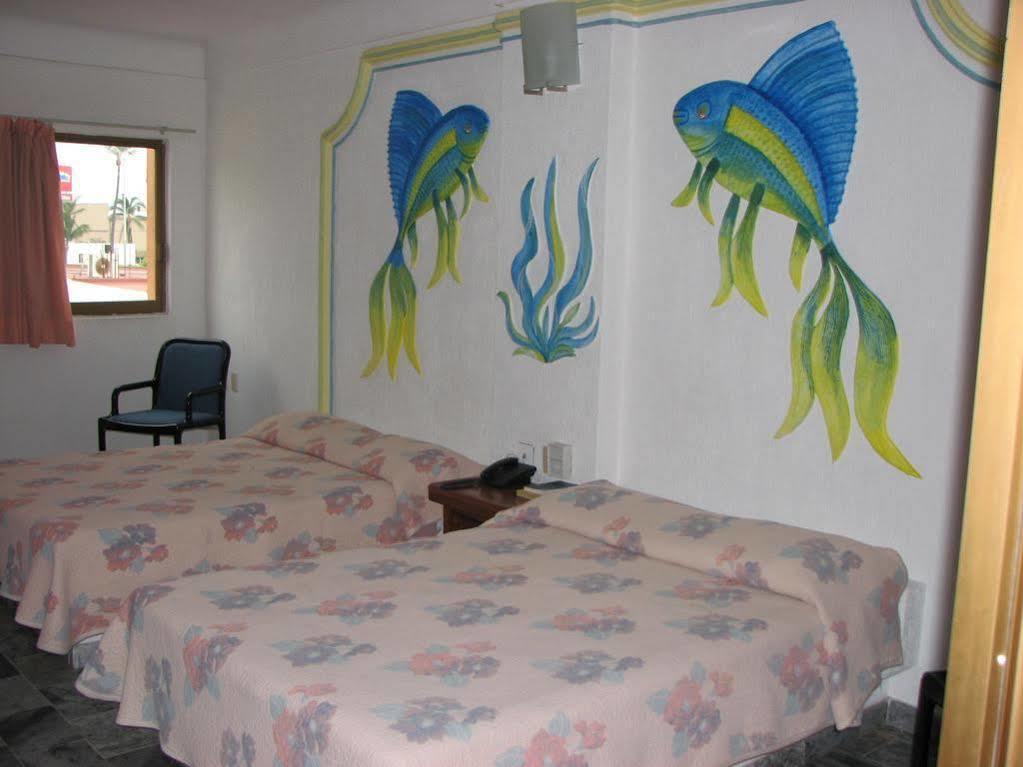 Hotel Y Suites Plaza 曼萨尼约 外观 照片