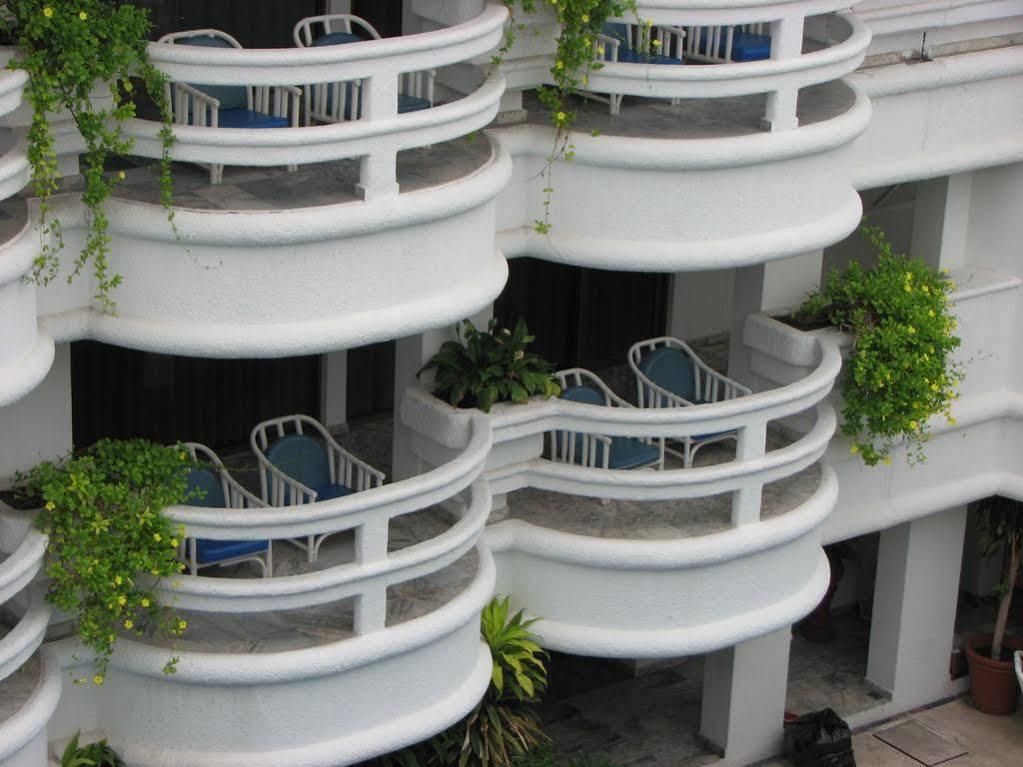 Hotel Y Suites Plaza 曼萨尼约 外观 照片